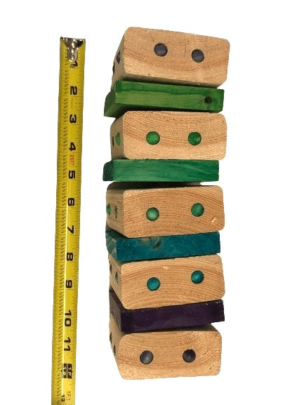 Foraging pine wood toy for large parrots