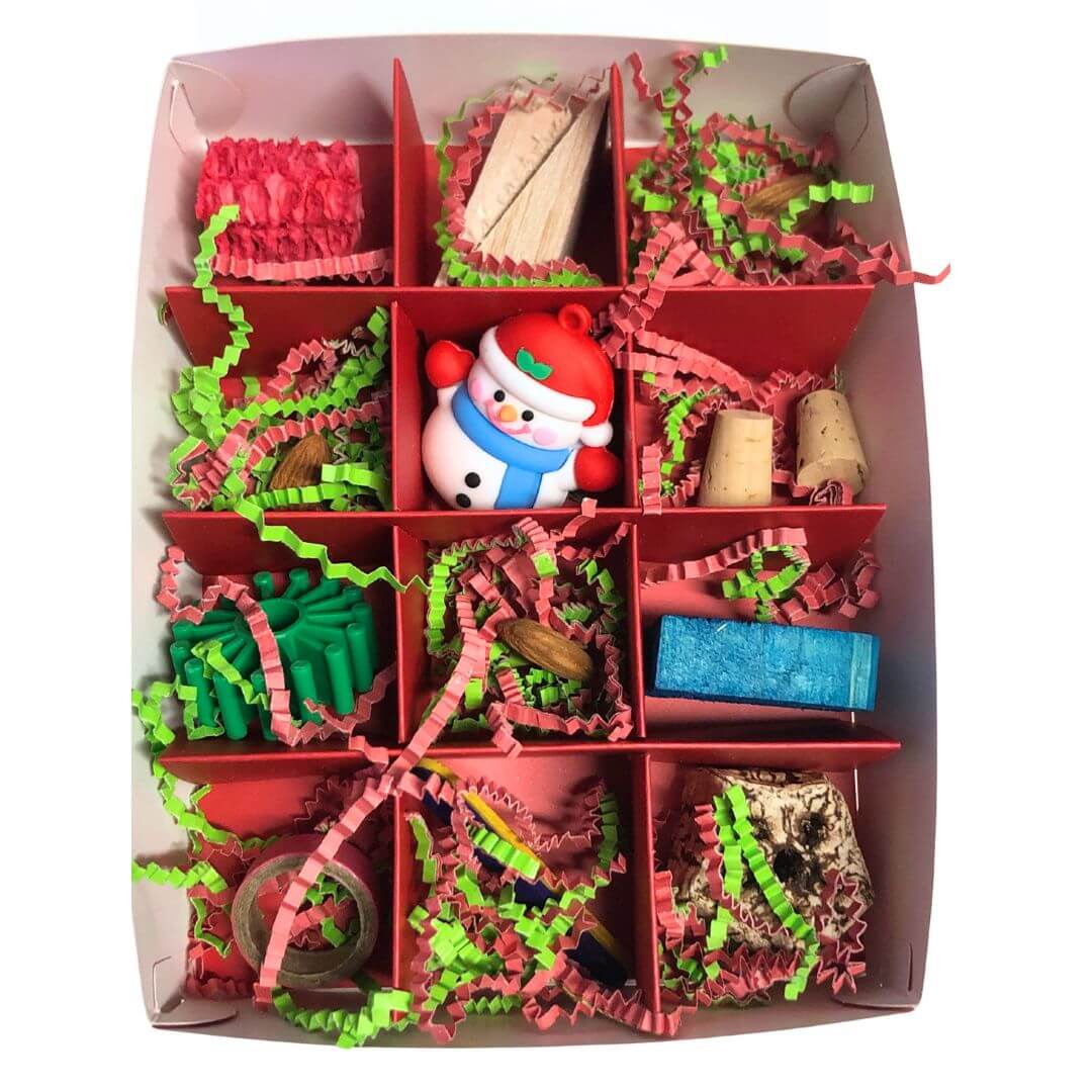 Foraging bird toy for christmas
