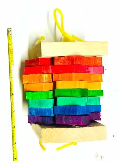 Small pinewood bird toy with four strands